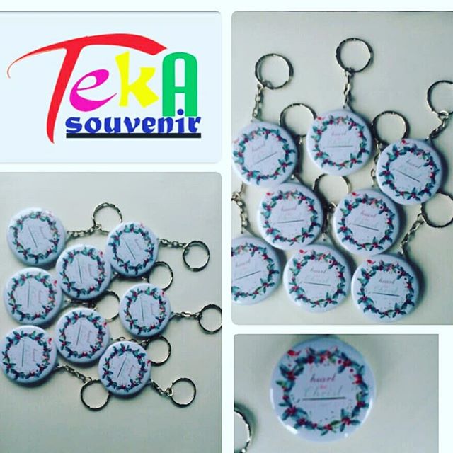 souvenir pin gantungan kunci murah solo