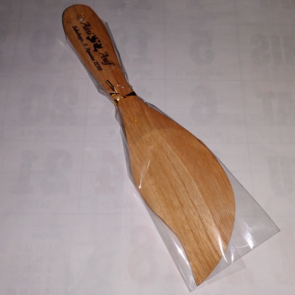 souvenir centong kayu solo murah