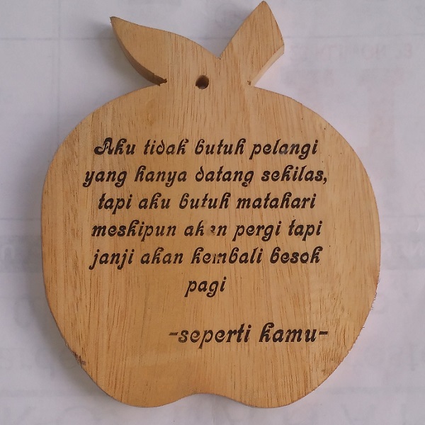 souvenir telanan kayu solo