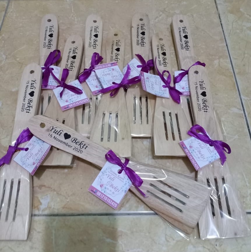 souvenir pernikahan solo centong kayu (7)